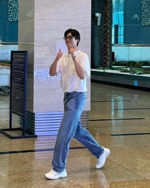 Đôi chân dài miên man của tổng tài Ji Hyuk khiến người hâm mộ Việt thổn thức. Đôi chân dài miên man của tổng tài Ji Hyuk khiến người hâm mộ Việt thổn thức.