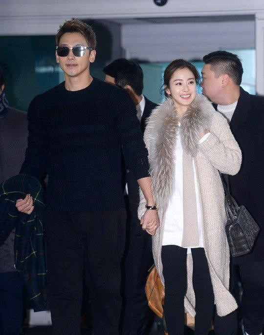 Ít khi xuất hiện cùng nhau nhưng mỗi lần đi chung, Bi Rain đều công khai thể hiện tình cảm dành cho vợ. Ít khi xuất hiện cùng nhau nhưng mỗi lần đi chung, Bi Rain đều công khai thể hiện tình cảm dành cho vợ.