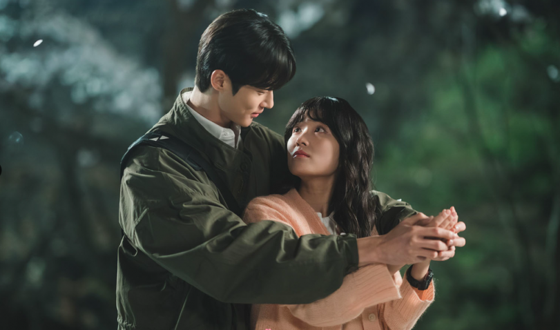 “Cặp đôi đũa lệch” Woo Seok - Hye Yoon khiến dân tình “lịm tim” vì những cảnh tình cảm quá đỗi đáng yêu trong phim. “Cặp đôi đũa lệch” Woo Seok - Hye Yoon khiến dân tình “lịm tim” vì những cảnh tình cảm quá đỗi đáng yêu trong phim.