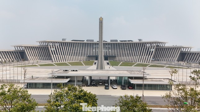 Tháp Chiến thắng (ở vị trí trung tâm) nhìn từ xa. (Ảnh: Báo Tiền Phong). Tháp Chiến thắng (ở vị trí trung tâm) nhìn từ xa. (Ảnh: Báo Tiền Phong).