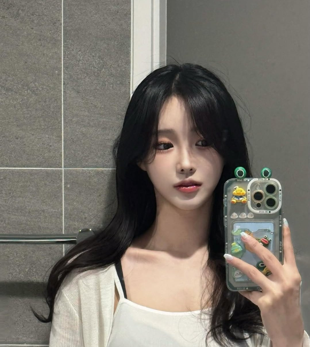 Riwon khẳng định thông tin cô từng làm BJ là đúng, nhưng chưa bao giờ cô nói dối về xu hướng tính dục của bản thân. Riwon khẳng định thông tin cô từng làm BJ là đúng, nhưng chưa bao giờ cô nói dối về xu hướng tính dục của bản thân.