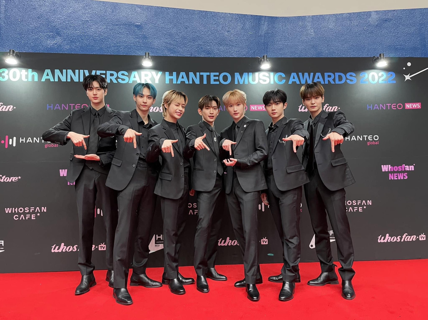 TEMPEST thả dáng tại thảm đỏ của Hanteo Music Awards 2023.