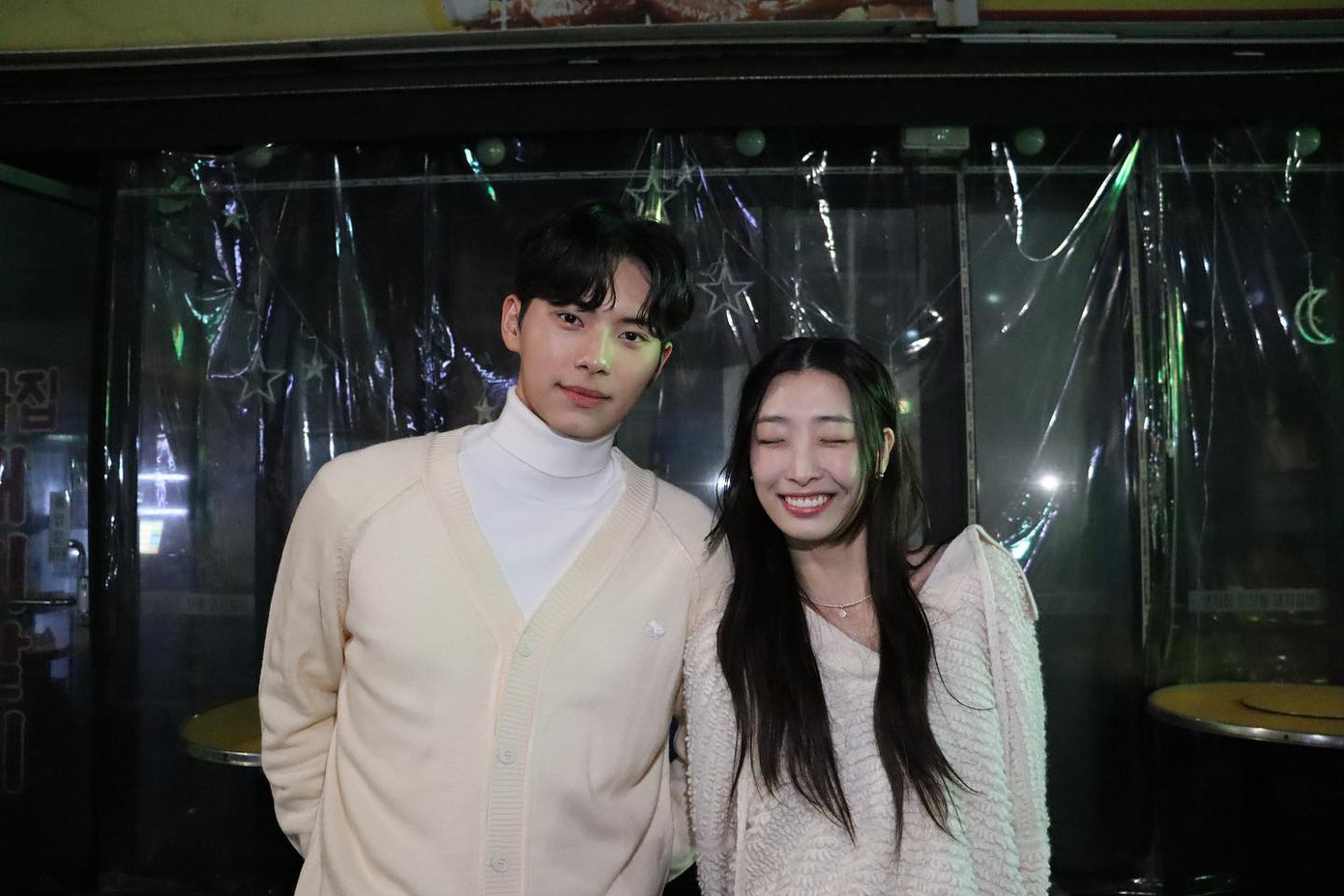 Ryu Da In và Lee Chae Min khiến dân tình xuýt xoa vì quá đẹp đôi cùng chiều cao chênh lệch lý tưởng, nhà trai 1m9 còn bạn gái cao 1m74.