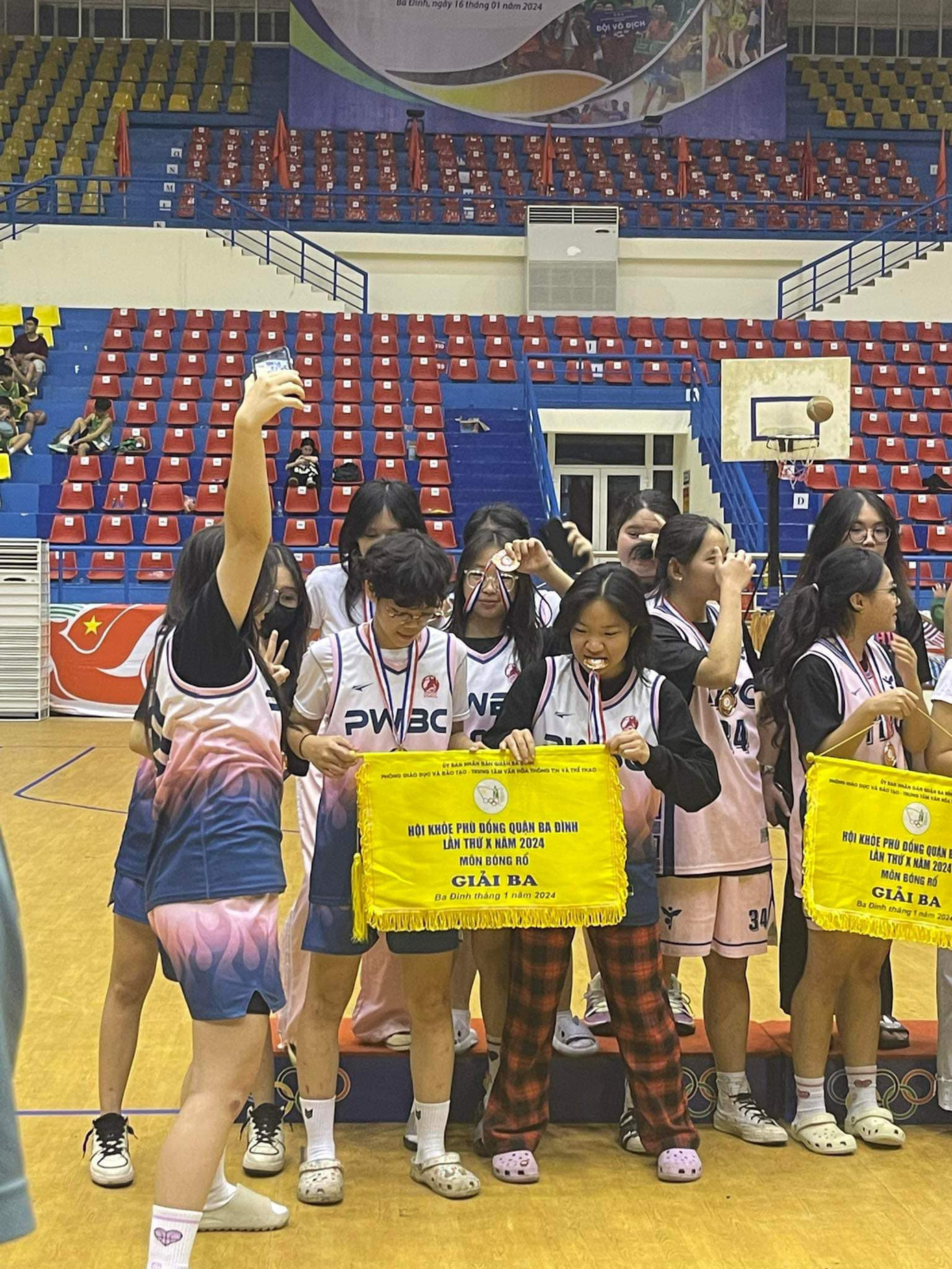 Teen THPT Phạm Hồng Thái ẵm giải cực ngầu trong Hội khoẻ Phù Đổng (Ảnh: Page trường THPT Phạm Hồng Thái).