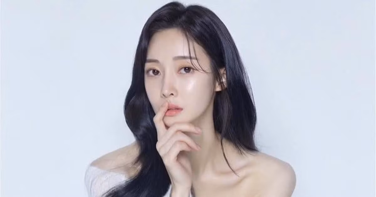 Trước khi Kim Kwang Soo chính thức minh oan cho T-ara, Ahreum (cựu thành viên T-ara) từng công khai tin nhắn cô bị người chị sinh đôi của Hwayoung là Hyoyoung gửi tin nhắn đe dọa.