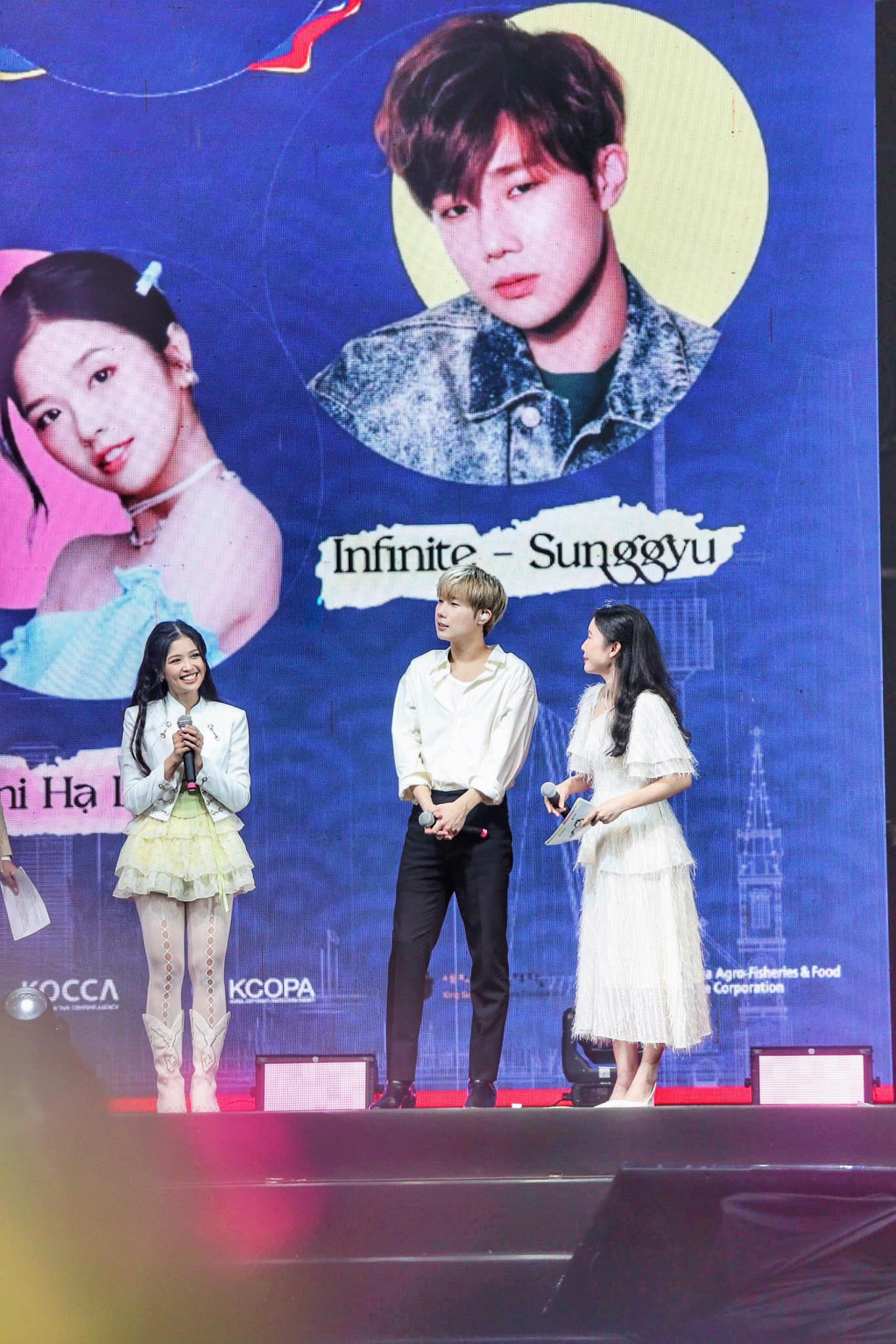 Suni Hạ Linh và Sunggyu tại sân khấu chính thức của sự kiện. - Ảnh: Na Pong Suni Hạ Linh và Sunggyu tại sân khấu chính thức của sự kiện. - Ảnh: Na Pong