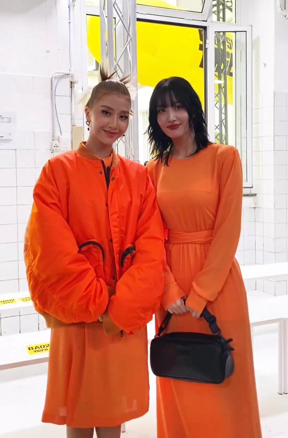 Trước đó, tại show diễn của Onitsuka Tiger diễn ra vào tháng 9 năm ngoái, Quỳnh Anh Shyn cũng từng chung khung hình với "cỗ máy nhảy" của TWICE. Trước đó, tại show diễn của Onitsuka Tiger diễn ra vào tháng 9 năm ngoái, Quỳnh Anh Shyn cũng từng chung khung hình với "cỗ máy nhảy" của TWICE.