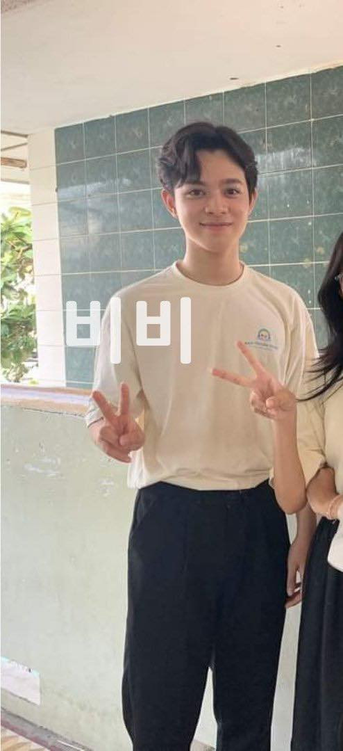 Kien có vẻ ngoài ấn tượng ngay từ thời đi học.