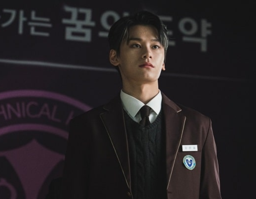 Pi Han Ui - học sinh khét tiếng của trường Yuseong. Pi Han Ui - học sinh khét tiếng của trường Yuseong.