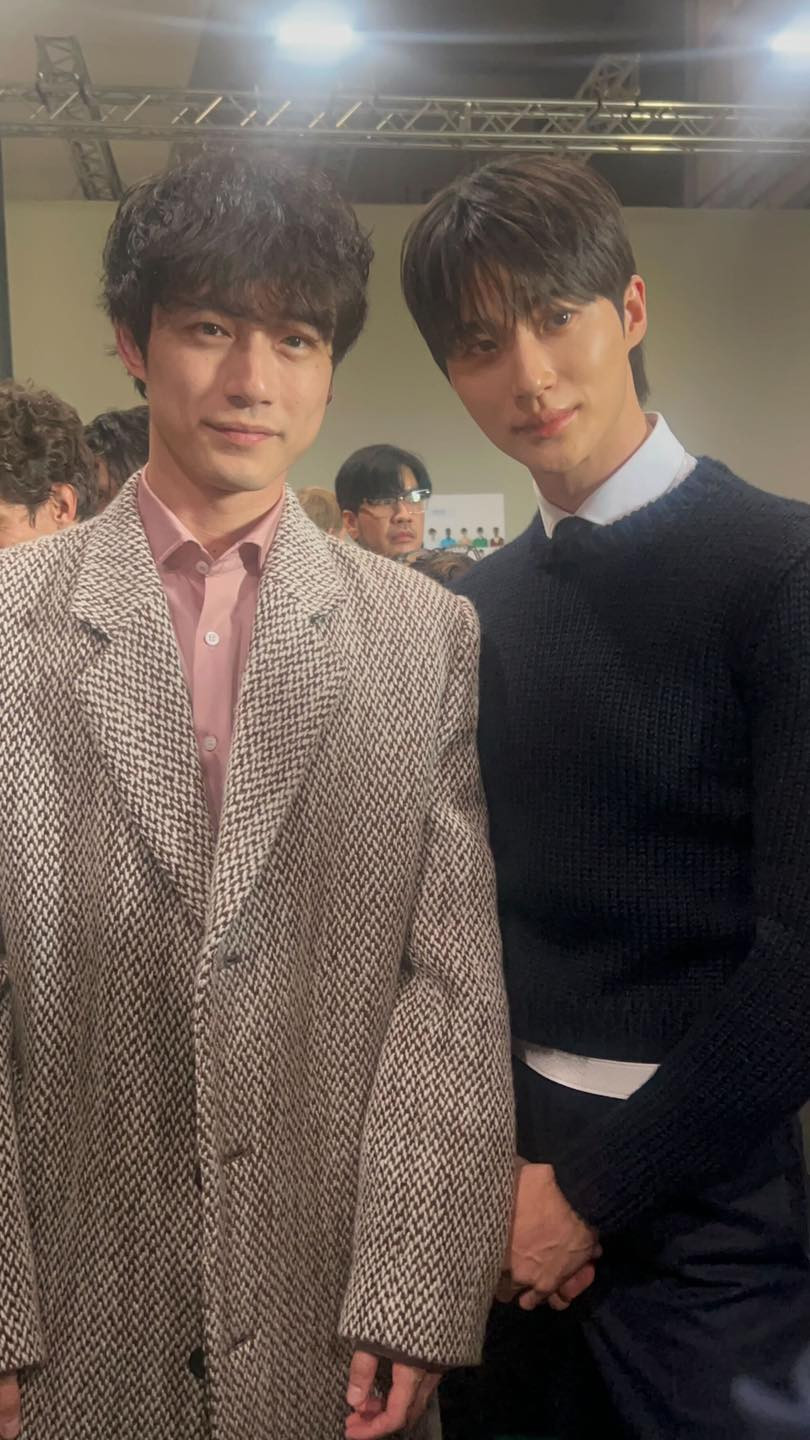 Byeon Woo Seok cùng nam diễn viên người Nhật Sakaguchi Kentaro. Byeon Woo Seok cùng nam diễn viên người Nhật Sakaguchi Kentaro.