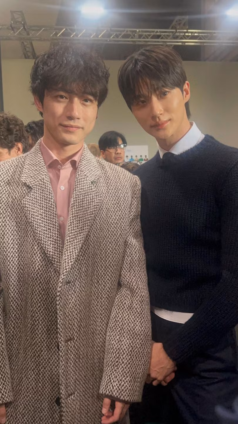 Byeon Woo Seok cùng nam diễn viên người Nhật Sakaguchi Kentaro. Byeon Woo Seok cùng nam diễn viên người Nhật Sakaguchi Kentaro.