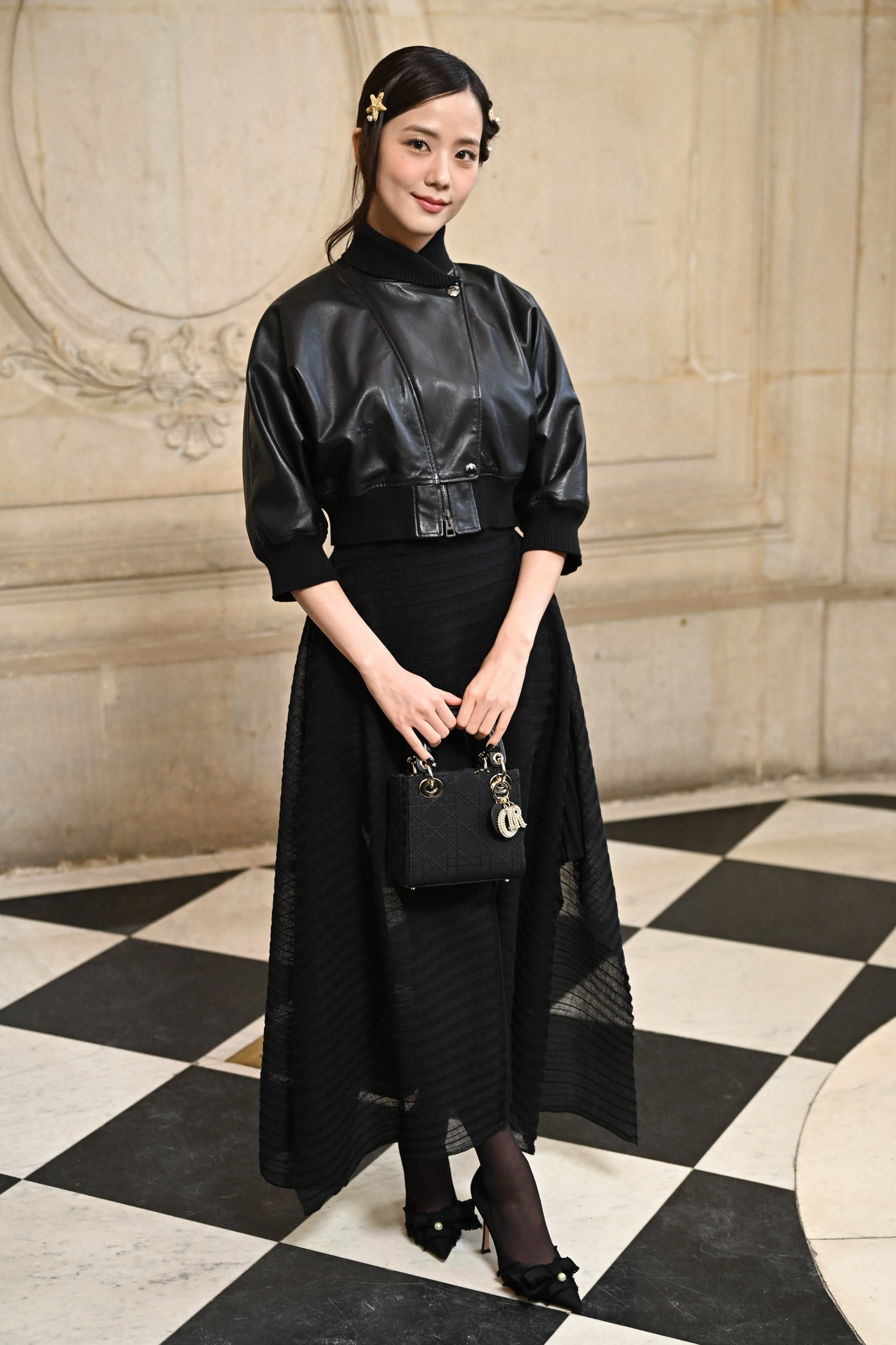 Người hâm mộ lẫn giới mộ điệu đều kỳ vọng vào màn lên đồ của các cô gái tại sự kiện. Người hâm mộ lẫn giới mộ điệu đều kỳ vọng vào màn lên đồ của các cô gái tại sự kiện.