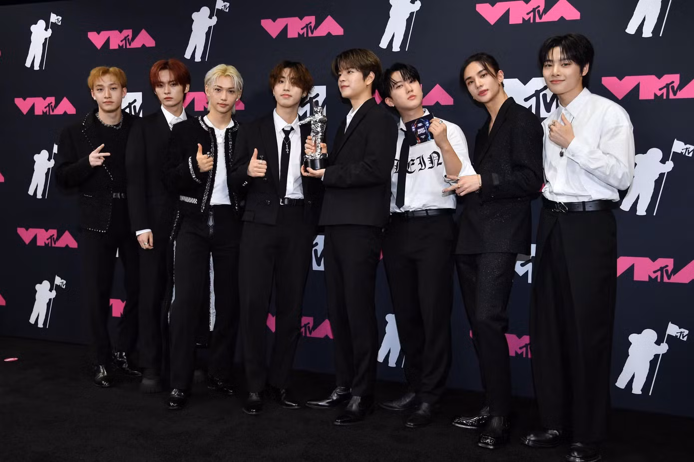 Lần đầu xuất hiện, Stray Kids đã để lại ấn tượng tốt tại VMAs 2023.
