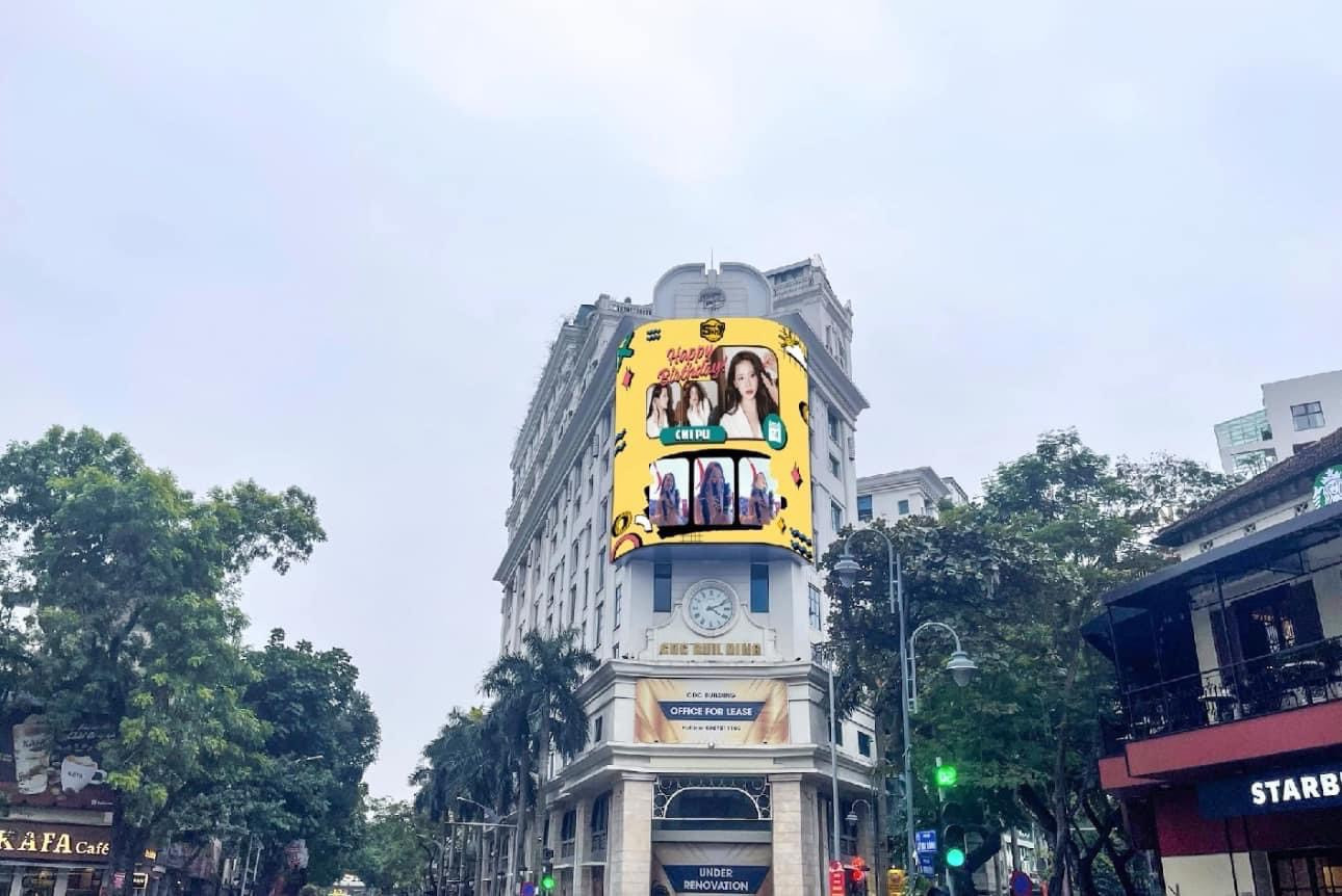 Fan Việt đã thuê biển đèn LED tại Hà Nội và TP.HCM với mong muốn "thắp sáng sinh nhật Chi Pu". Fan Việt đã thuê biển đèn LED tại Hà Nội và TP.HCM với mong muốn "thắp sáng sinh nhật Chi Pu".