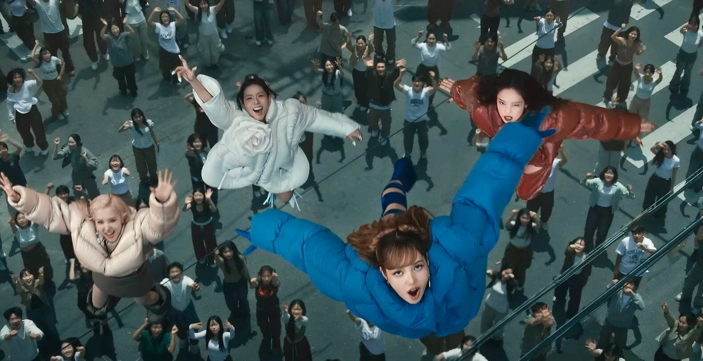 4 nữ thần tượng hài hết cỡ trong phân cảnh "bay". 4 nữ thần tượng hài hết cỡ trong phân cảnh "bay".