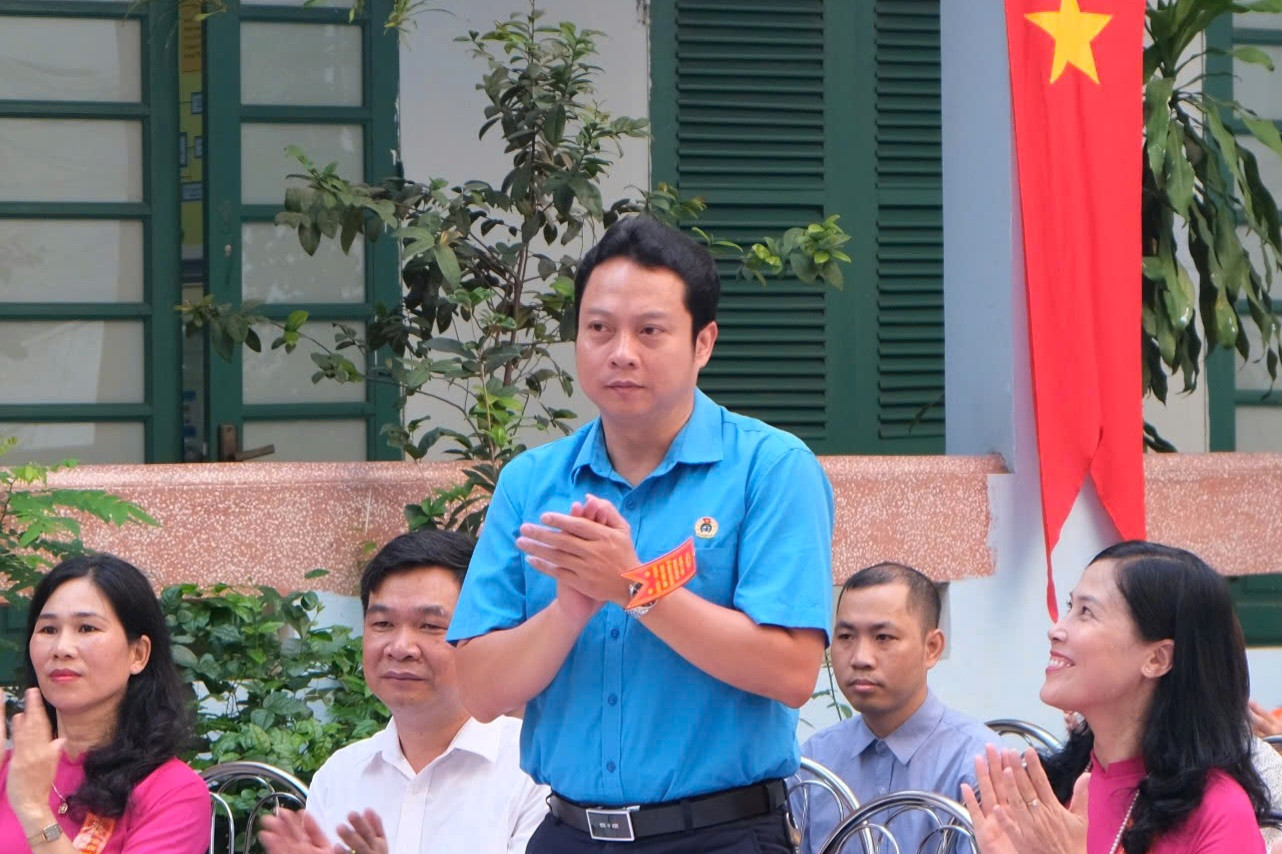 Ông Đường Phan Tuấn Anh - Phó Chủ tịch LĐLĐ Quận Đống Đa cũng có mặt tại buổi lễ.