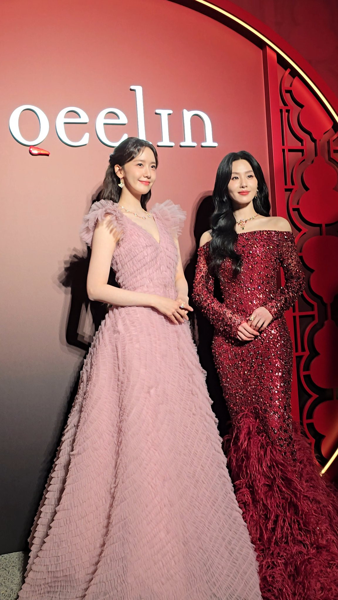 Cả hai khiến người hâm mộ suýt xoa trước vẻ ngoài xinh đẹp bất chấp tuổi tác. Cả hai khiến người hâm mộ suýt xoa trước vẻ ngoài xinh đẹp bất chấp tuổi tác.