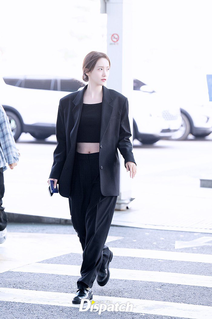 Đôi giày với giá gần 30 triệu đồng là sản phẩm duy nhất đến từ thương hiệu Valentino mà Yoona diện. Đôi giày với giá gần 30 triệu đồng là sản phẩm duy nhất đến từ thương hiệu Valentino mà Yoona diện.