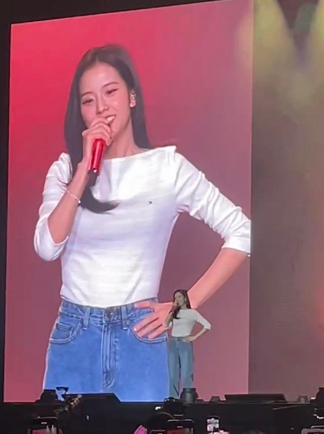 Jisoo nói tiếng Việt: "Xin chào, tôi là Jisoo. Lâu rồi không gặp".