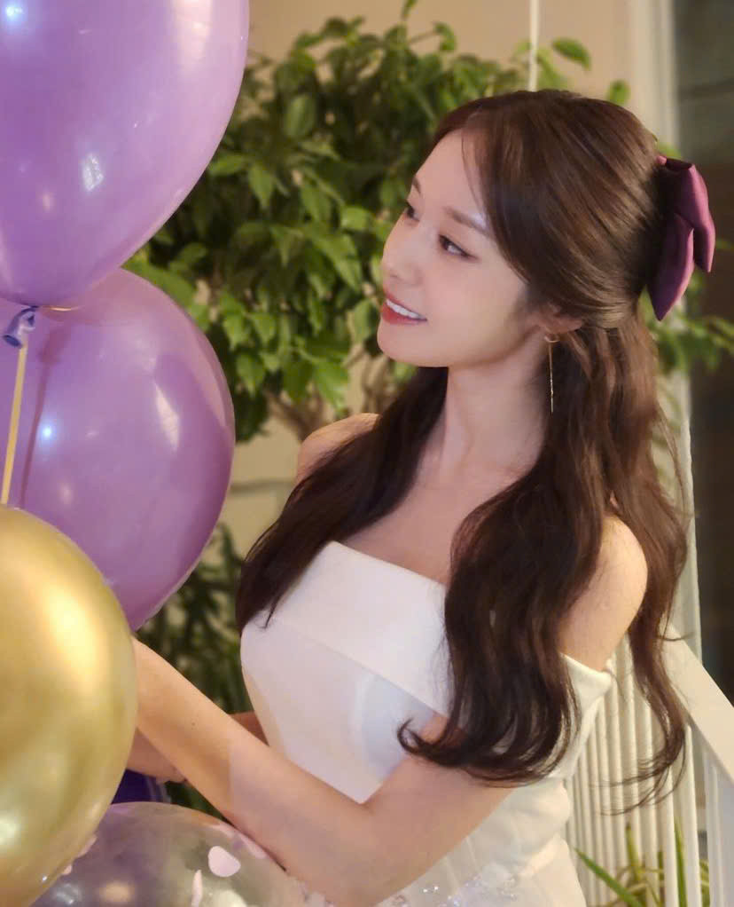 Người hâm mộ tích cực để lại bình luận an ủi, động viên cô nàng sau đổ vỡ hôn nhân.