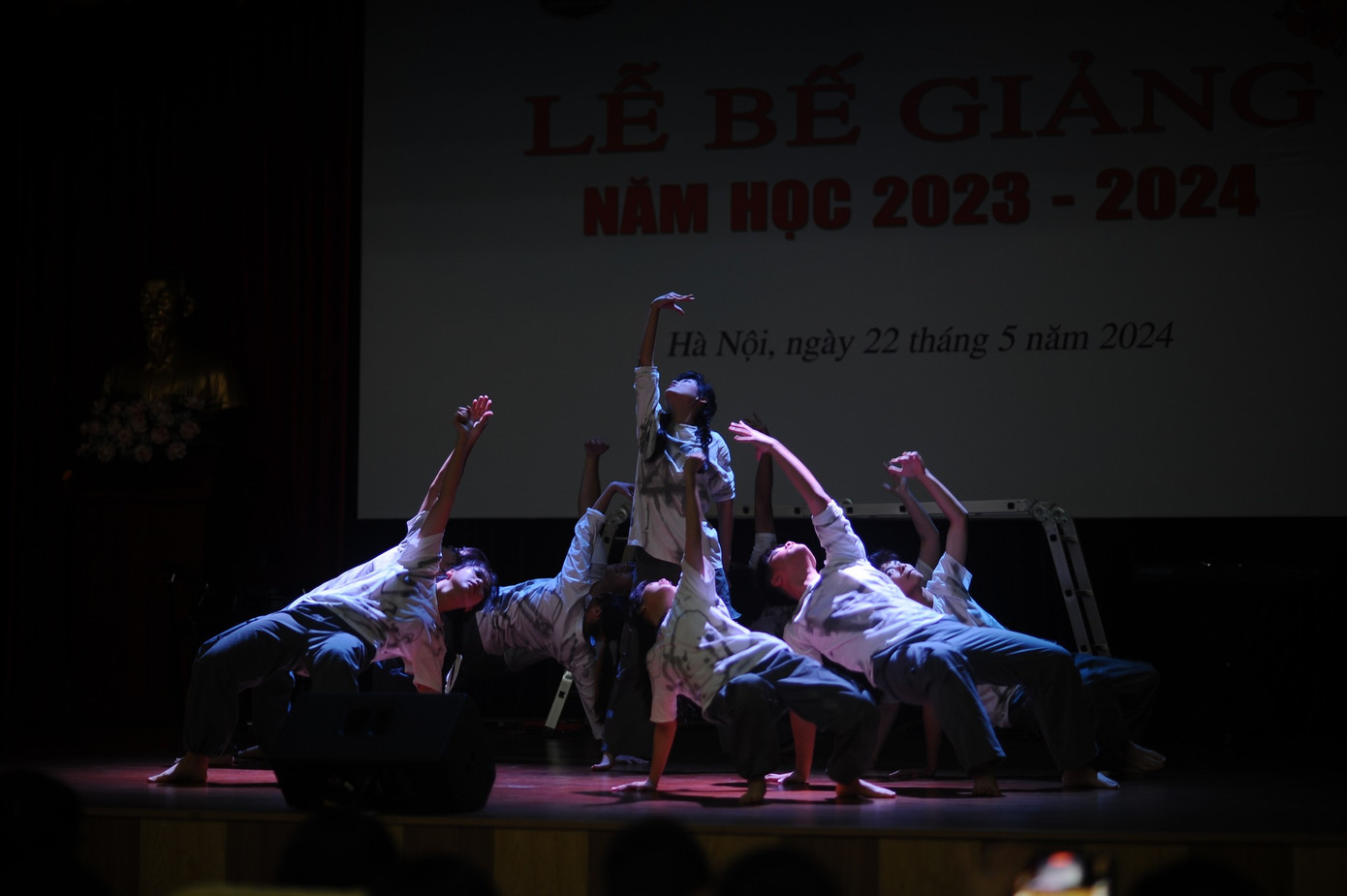 Các hoạt động ngoại khóa đa dạng tại THPT chuyên Đại học Sư phạm. - Nguồn ảnh: Fanpage Trường THPT chuyên Đại học Sư phạm. Các hoạt động ngoại khóa đa dạng tại THPT chuyên Đại học Sư phạm. - Nguồn ảnh: Fanpage Trường THPT chuyên Đại học Sư phạm.