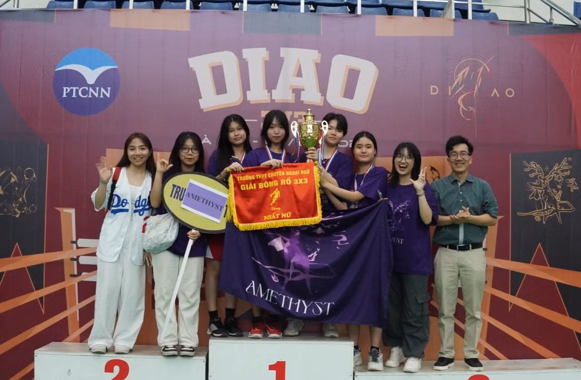 Nguồn ảnh: Fanpage Trường THPT chuyên Ngoại ngữ.