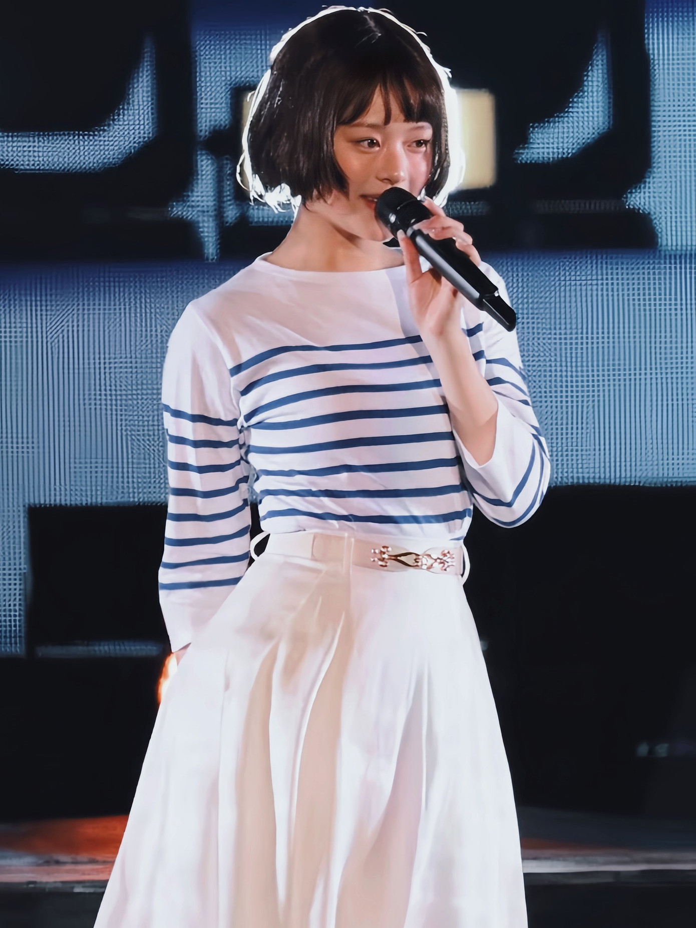 Từ tạo hình, giọng hát cho đến vũ đạo của Hanni đều nhận được nhiều lời khen vì Aoi Sangoshou là một ca khúc khó thể hiện.