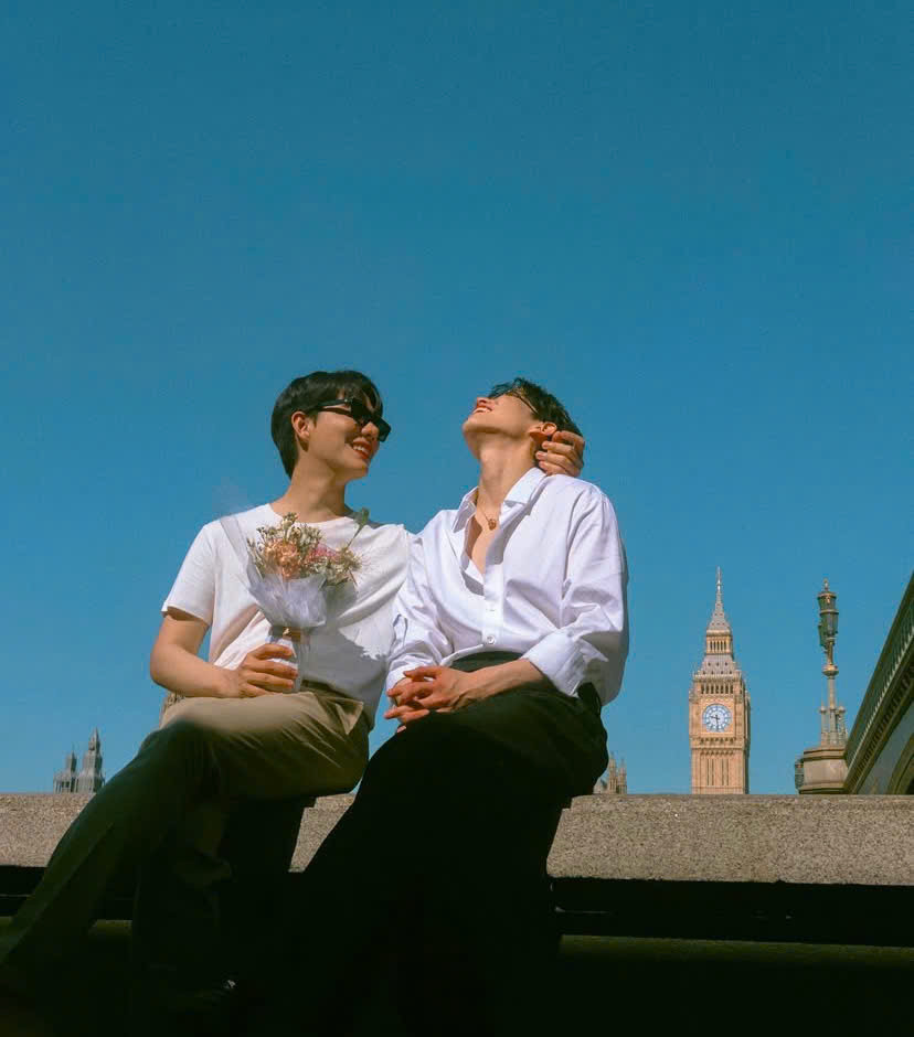 Dù Both đã gỡ bỏ bài đăng cầu hôn, nhưng cư dân mạng tinh ý phát hiện Both vẫn giữ nhiều bức ảnh chụp chung với Newyear trên Instagram cá nhân.