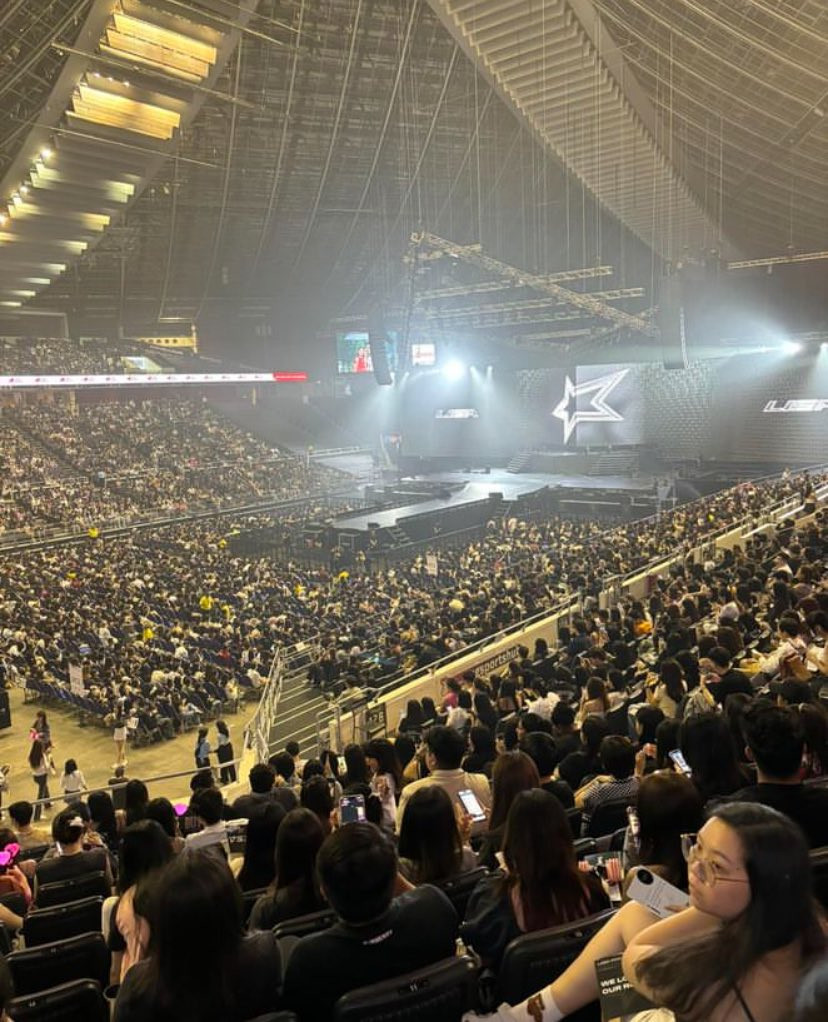 Quy mô buổi họp fan hoành tráng của Lisa, mỗi đêm diễn đều thu hút hàng nghìn khán giả.