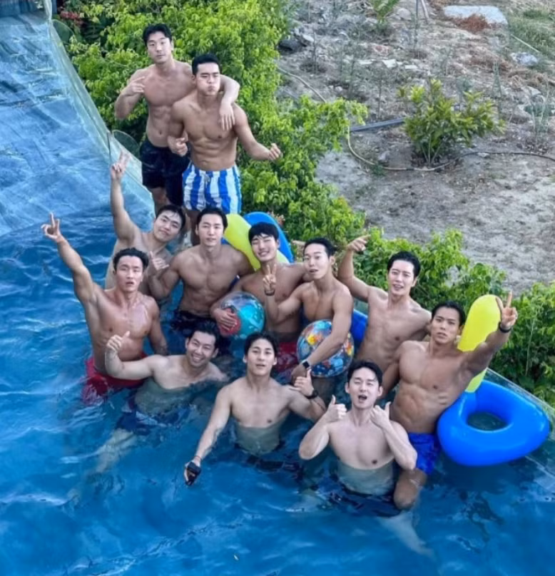 Cả nhóm cũng lưu trú tại khu nghỉ dưỡng cao cấp trên núi ở Cam Ranh với tầm nhìn hướng ra biển. - Nguồn ảnh: kidocaro.