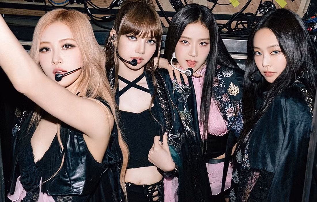 BLACKPINK khiến fan vỡ òa khi quyết định tiếp tục hoạt động nhóm cùng nhau dưới trướng YG.