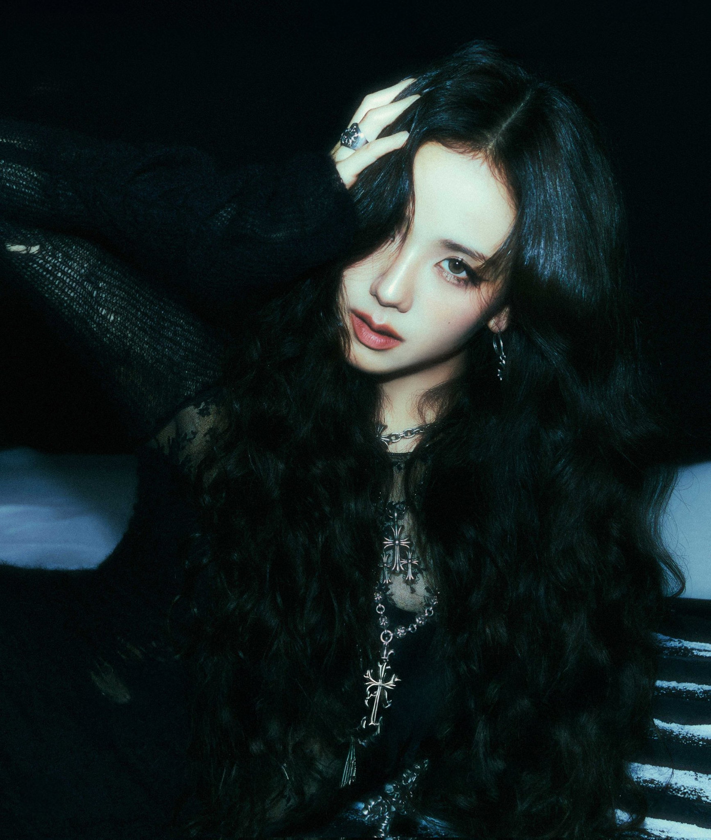 Cùng ngày ra mắt mini album AMORTAGE, Jisoo sẽ tổ chức gặp người hâm mộ tại quê nhà Seoul, Hàn Quốc.