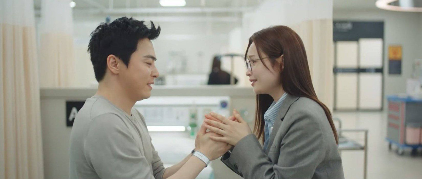 Sự "nhây lầy" của Ik Jun vẫn vẹn nguyên, còn Song Hwa thì ngày càng đẹp hơn trước. Sự "nhây lầy" của Ik Jun vẫn vẹn nguyên, còn Song Hwa thì ngày càng đẹp hơn trước.