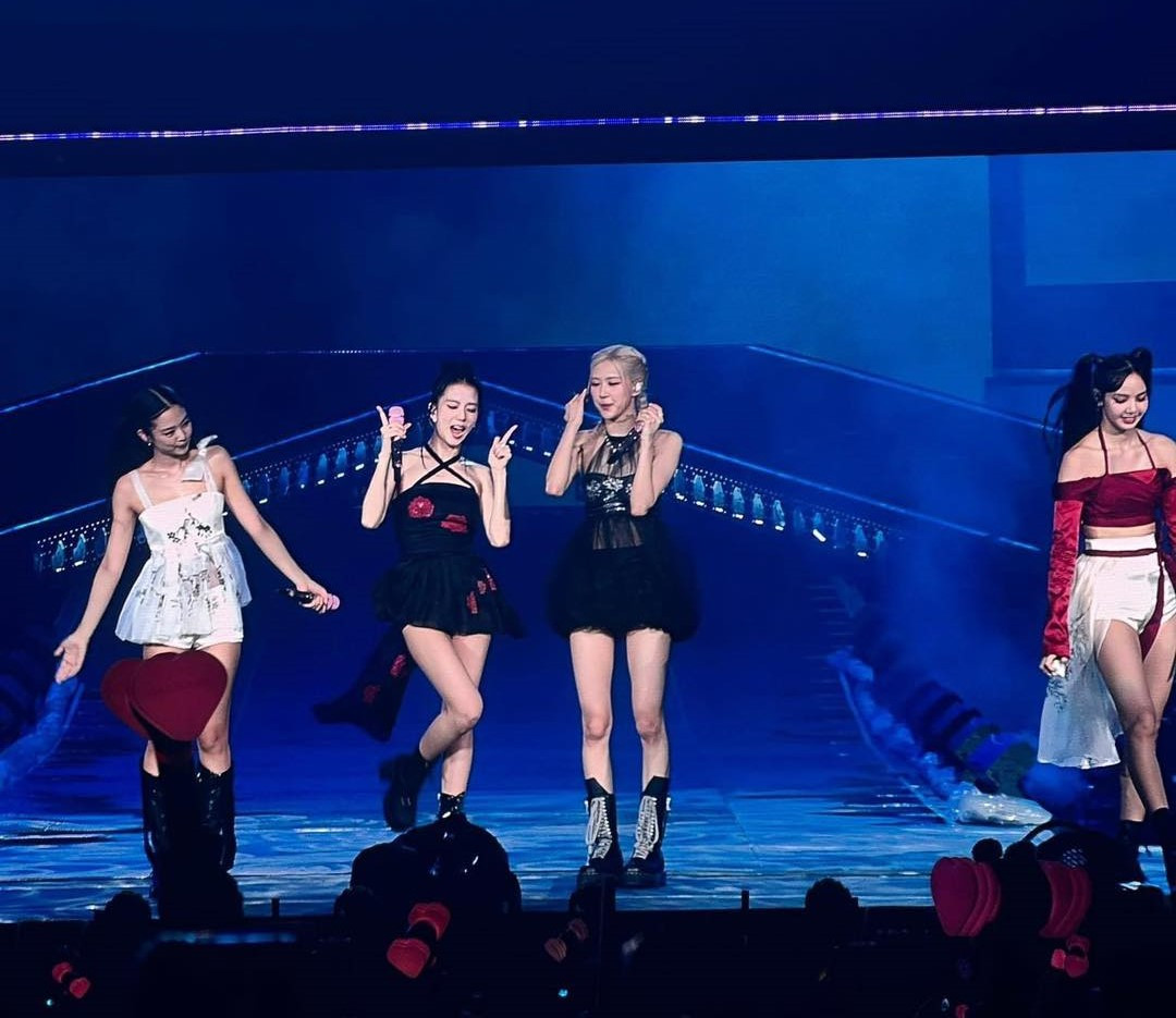 BLACKPINK tỏa sáng trong lần đầu tiên biểu diễn tại Việt Nam.