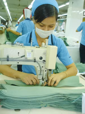 Nhiều DN dệt may vừa và nhỏ VN phải đóng cửa hàng loạt hoặc sản xuất cầm chừng. Ảnh: Đại Dương