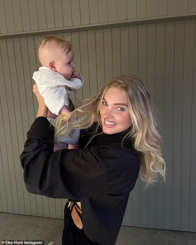 Nàng mẫu tung ảnh khoe con gái trên trang cá nhân Instagram có 6,7 triệu người hâm mộ, thu hút hàng trăm ngàn lượt thả tim và và hàng trăm bình luận tương tác, chúc mừng.