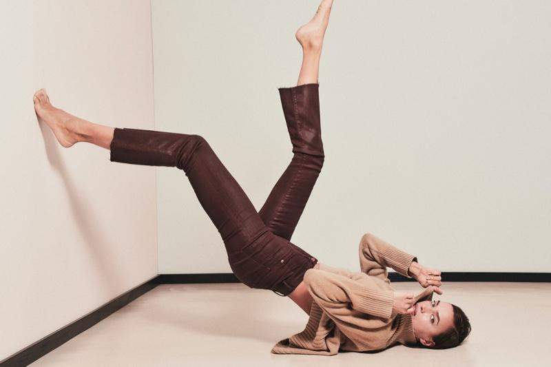 Irina Shayk vừa trở thành tâm điểm của truyền thông khi bị cho là hẹn hò chồng cũ của Kim Kardashian là rapper Kanye West (SN 1977) khi cả hai bị bắt gặp đi chơi ở vùng nông thôn yên bình ở Provence, đông nam nước Pháp. Irina Shayk vừa trở thành tâm điểm của truyền thông khi bị cho là hẹn hò chồng cũ của Kim Kardashian là rapper Kanye West (SN 1977) khi cả hai bị bắt gặp đi chơi ở vùng nông thôn yên bình ở Provence, đông nam nước Pháp.