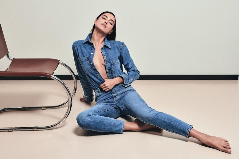 Làm mẫu cho bộ sưu tập Denim Thu - Đông của DL1961, chân dài đình đám người Nga khoe sắc vóc xinh đẹp, thần thái sexy hút hồn người nhìn. Làm mẫu cho bộ sưu tập Denim Thu - Đông của DL1961, chân dài đình đám người Nga khoe sắc vóc xinh đẹp, thần thái sexy hút hồn người nhìn.