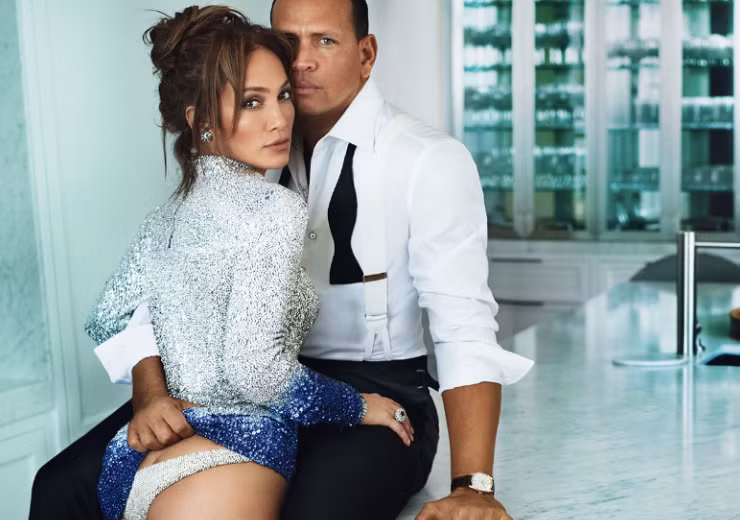 Cặp đôi khẳng định: "Chúng tôi đã nhận ra rằng chúng tôi sẽ tốt hơn nếu là bạn bè và mong muốn duy trì như vậy. Chúng tôi sẽ tiếp tục làm việc cùng nhau và hỗ trợ nhau trong các dự án và công việc kinh doanh chung. Chúng tôi cầu chúc những điều tốt đẹp nhất cho nhau và cho con cái của nhau. Xin gửi lời cảm ơn tới mọi người đã ủng hộ chúng tôi thời gian qua". Được biết, cả 2 đã rất nỗ lực hàn gắn quan hệ sau nhiều rạn nứt nhưng không tìm được tiếng nói chung.