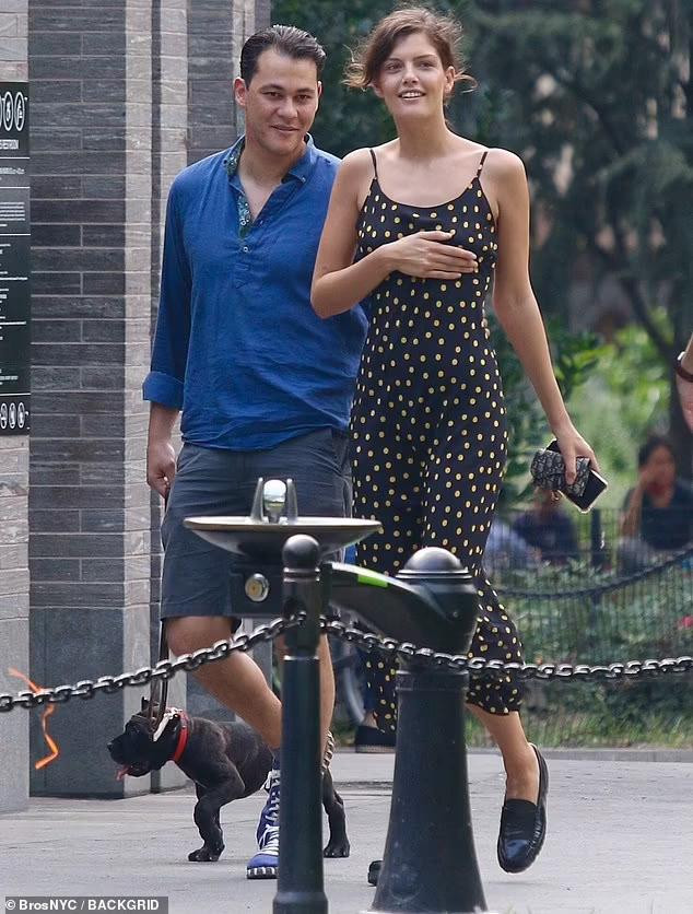 Cả hai vui vẻ, không ngần ngại trước ống kính cánh săn ảnh.