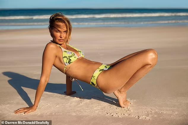 Lara Bingle nổi lên khi xuất hiện trong chiến dịch quảng cáo Du lịch Úc năm 2006 và nhanh chóng trở thành người mẫu được yêu thích ở Úc. Lara Bingle nổi lên khi xuất hiện trong chiến dịch quảng cáo Du lịch Úc năm 2006 và nhanh chóng trở thành người mẫu được yêu thích ở Úc.