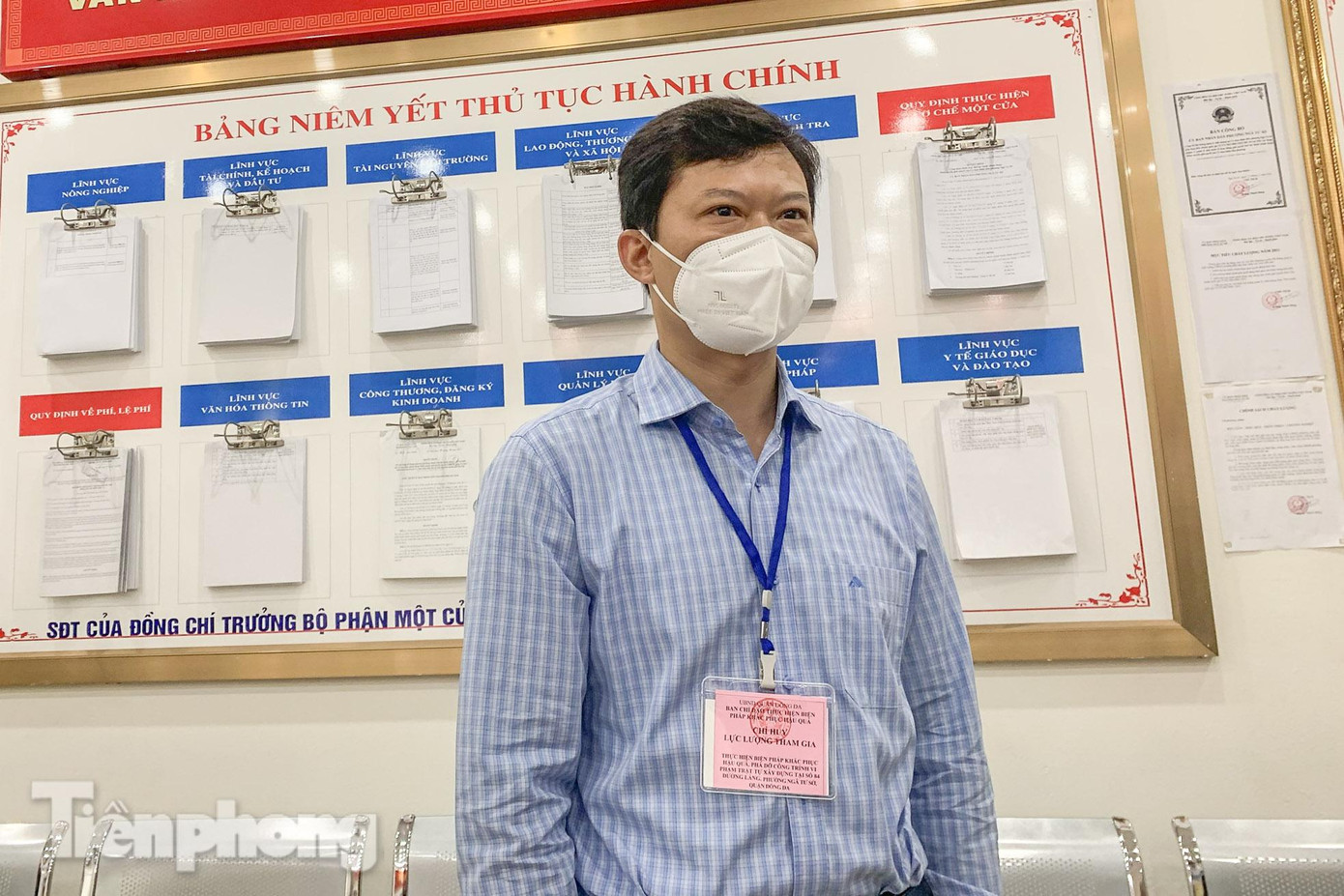 Ông Hà Anh Tuấn - Phó Chủ tịch UBND quận Đống Đa cho biết: "Chúng tôi thực hiện theo biện pháp hành chính buộc khắc phục hậu quả từ việc xây dựng, cơi nới lấn chiếm đất không gian của các tổ chức liền kề".