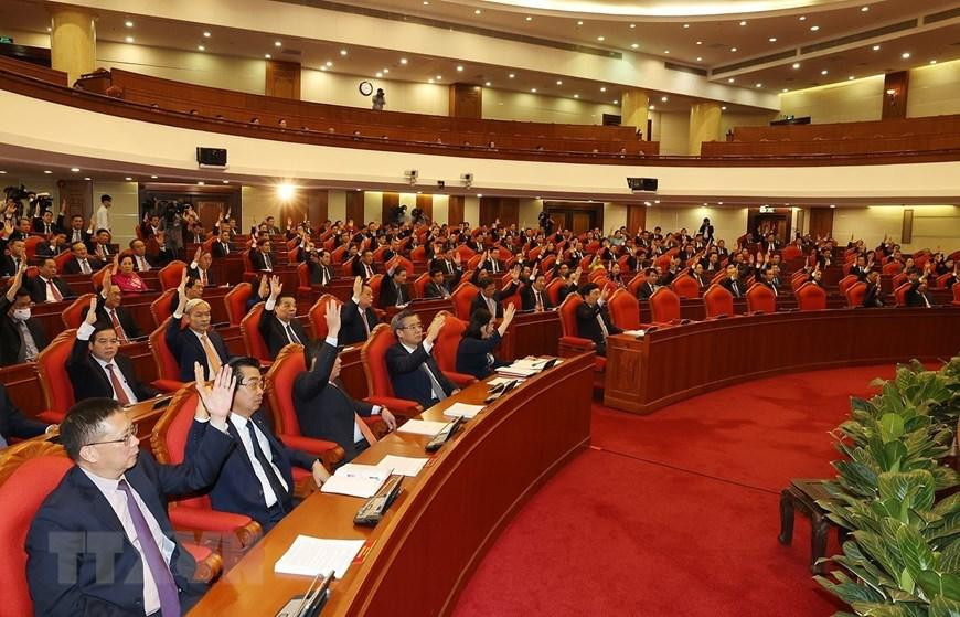 Các lãnh đạo Đảng, Nhà nước và các đại biểu biểu quyết thông qua Nghị quyết Hội nghị. (Ảnh: Trí Dũng/TTXVN) Các lãnh đạo Đảng, Nhà nước và các đại biểu biểu quyết thông qua Nghị quyết Hội nghị. (Ảnh: Trí Dũng/TTXVN)