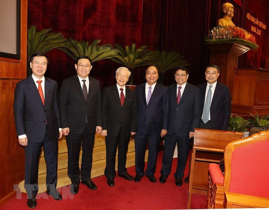 Tổng Bí thư Nguyễn Phú Trọng, Chủ tịch nước Nguyễn Xuân Phúc, Thủ tướng Phạm Minh Chính, Chủ tịch Quốc hội Vương Đình Huệ và Thường trực Ban Bí thư Võ Văn Thưởng cùng các đại biểu dự bế mạc Hội nghị. (Ảnh: Trí Dũng/TTXVN) Tổng Bí thư Nguyễn Phú Trọng, Chủ tịch nước Nguyễn Xuân Phúc, Thủ tướng Phạm Minh Chính, Chủ tịch Quốc hội Vương Đình Huệ và Thường trực Ban Bí thư Võ Văn Thưởng cùng các đại biểu dự bế mạc Hội nghị. (Ảnh: Trí Dũng/TTXVN)