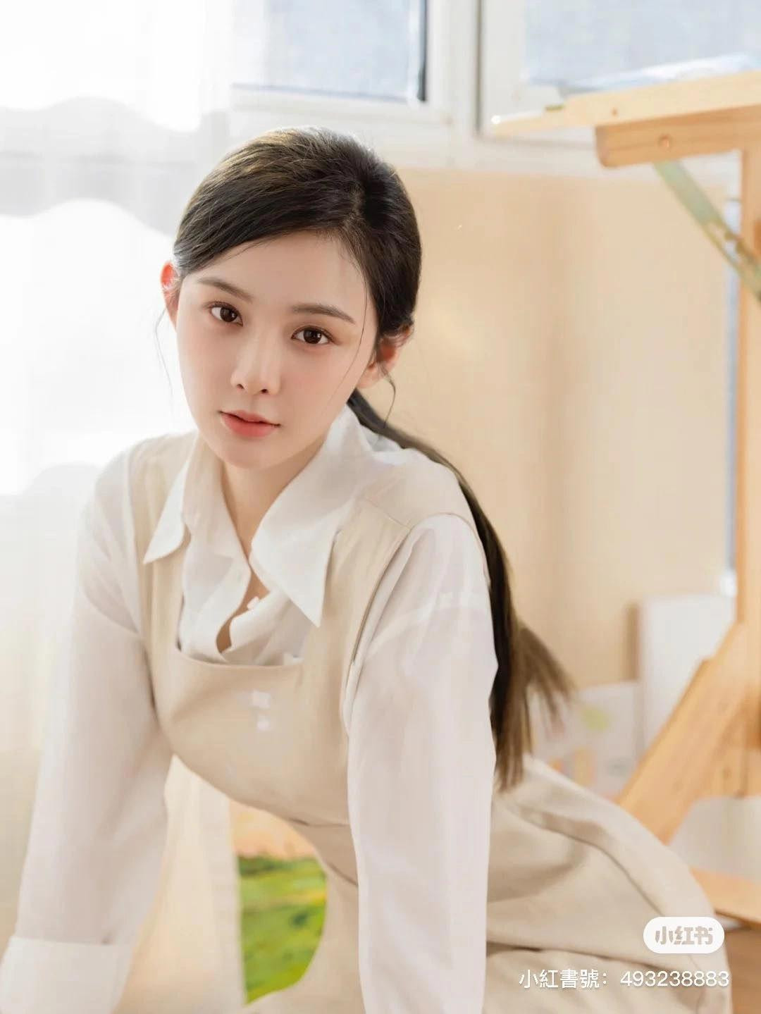 Hôn nhân của Uông Tiểu Phi và Từ Hy Viên chấm dứt vì Trương Dĩnh Dĩnh (phải). Ảnh: Sina.