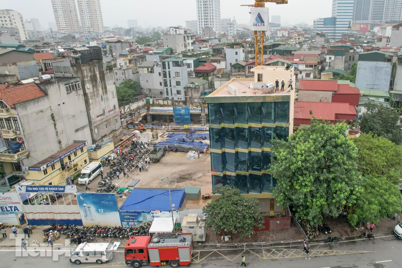 Để giải quyết dứt điểm vụ việc, ngày 12/5, UBND quận Đống Đa đã thành lập Ban chỉ đạo và Tổ công tác tổ chức thực hiện biện pháp khắc phục hậu quả, phá dỡ công trình vi phạm TTXD.