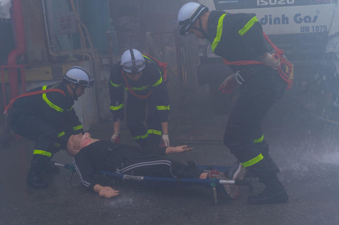 Các lực lượng diễn tập phòng cháy chữa cháy và cứu nạn cứu hộ sáng nay (28/5) tại Công ty cổ phần dầu khí An Pha. Các lực lượng diễn tập phòng cháy chữa cháy và cứu nạn cứu hộ sáng nay (28/5) tại Công ty cổ phần dầu khí An Pha.