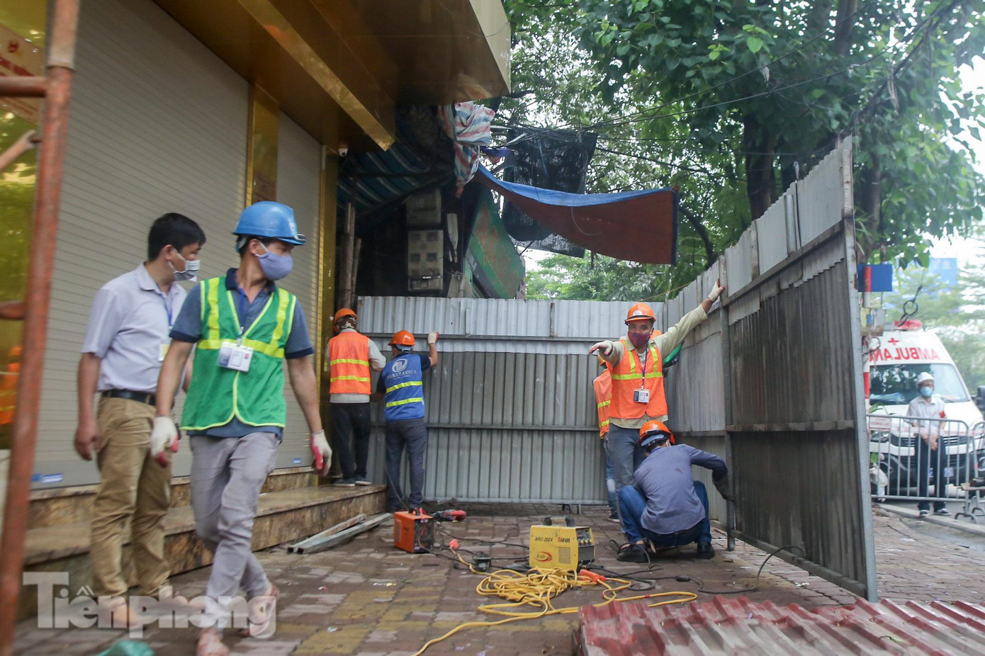 Lực lượng liên ngành ra quân xử lý vi phạm trật tự xây dựng tại công trình vào sáng nay (25/5).