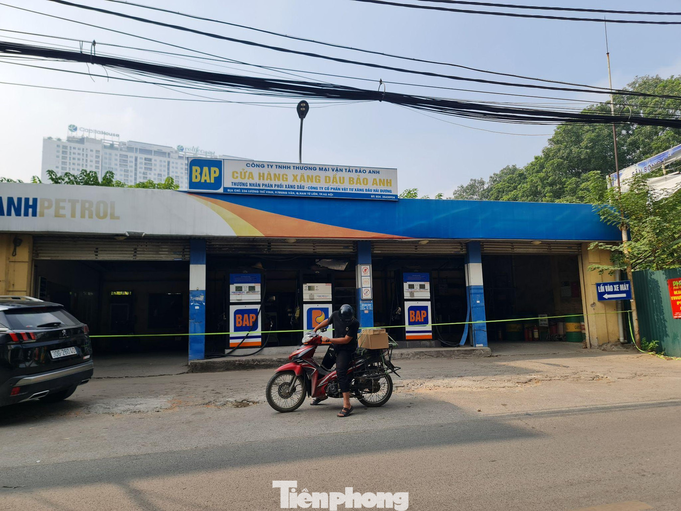 Cửa hàng xăng dầu Bảo Anh (phường Trung Văn, quận Nam Từ Liêm) giăng dây, đóng cửa
