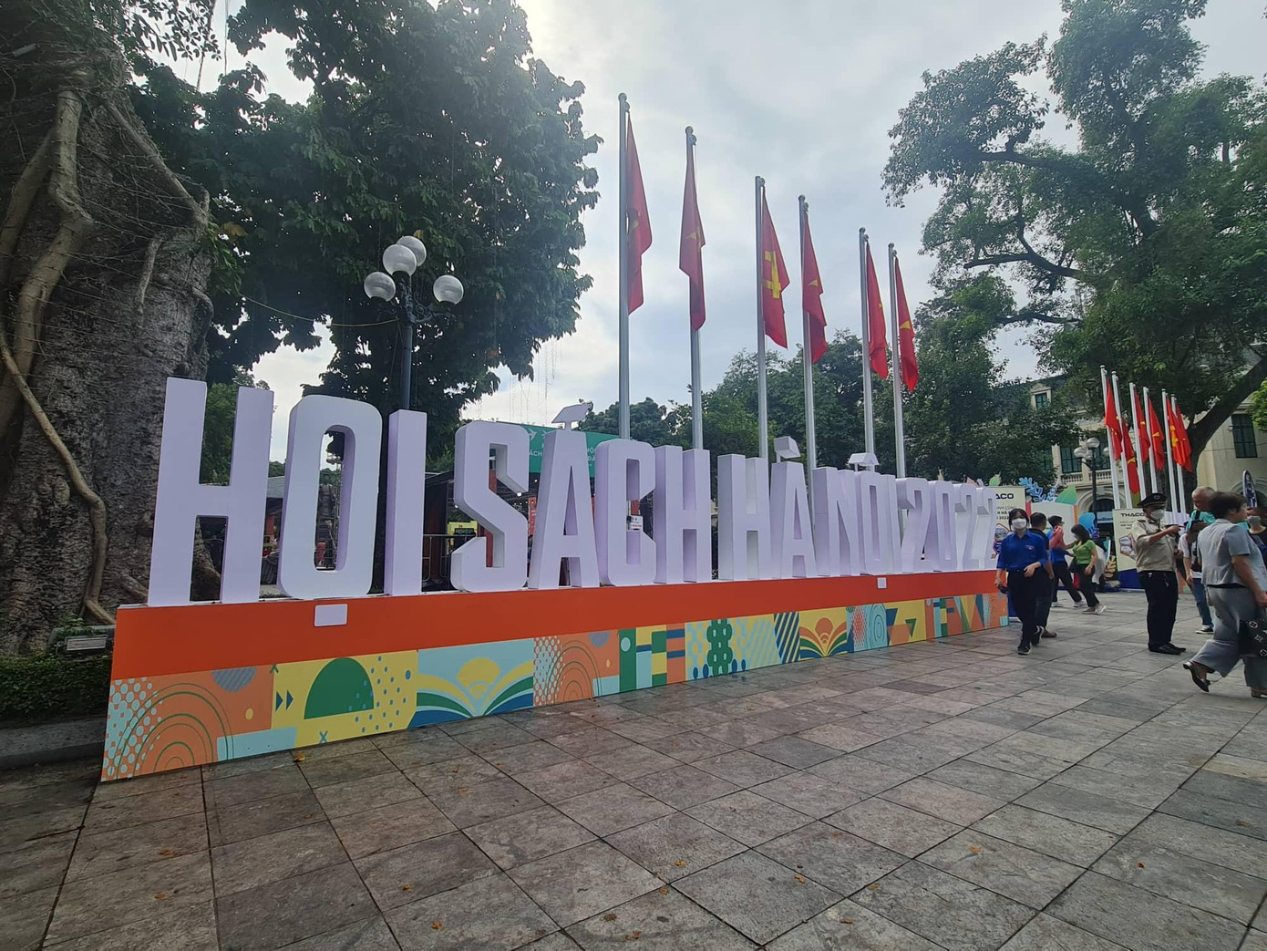 Các hoạt động giới thiệu sách, tọa đàm với chủ đề lịch sử là cơ hội để độc giả tìm hiểu về giá trị lịch sử, văn hóa, con người của mảnh đất nghìn năm văn hiến. Các hoạt động giới thiệu sách, tọa đàm với chủ đề lịch sử là cơ hội để độc giả tìm hiểu về giá trị lịch sử, văn hóa, con người của mảnh đất nghìn năm văn hiến.